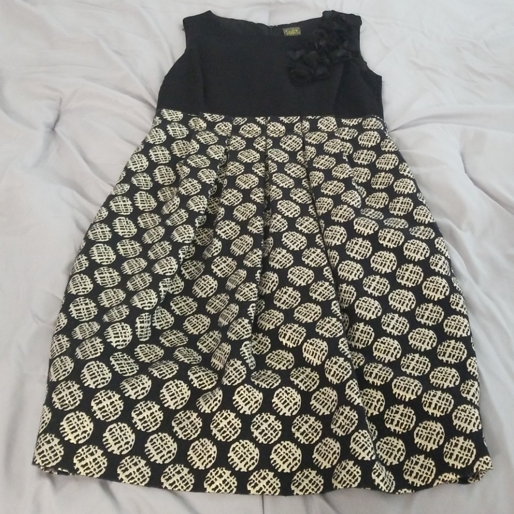 Black and gold Taylor dreas